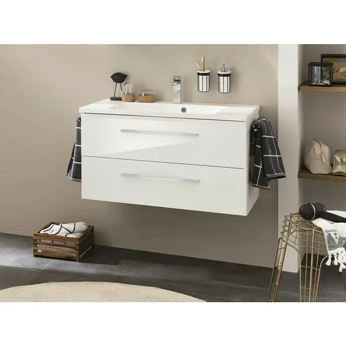Camargue Stella M Badmöbel-Set - Gesamtbreite Badmöbel: 90 cm, Weiß, Glänzend, Farbe Griff: Chrom Glänzend - Weißer schwebender Badezimmerschrank mit zwei Schubladen und integriertem Waschbecken, der sein modernes Design zeigt.
