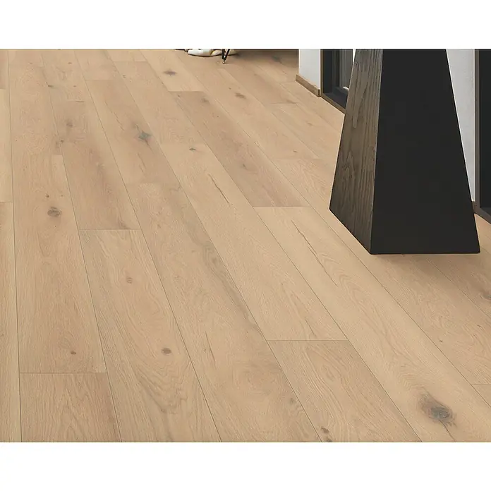 LOGOCLIC Silentos Laminat - Eiche Forli, Landhausdiele, 1.288 x 195 x 9 mm - Heller Eichen-Dielenboden mit natürlicher Maserung und Ästen, in einem Innenraum verlegt.