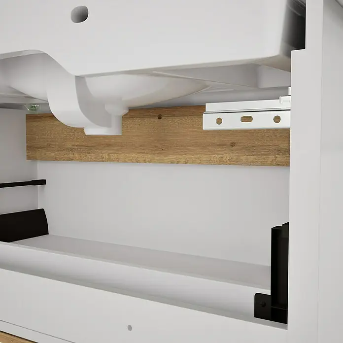 VitrA Sento Badmöbel-Set Sento - 98 cm, Weiß, Griffmulde - Weißer Waschtischunterschrank innen mit Waschbecken, Holzpaneel und geöffneter Schublade mit schwarzen Beschlägen.