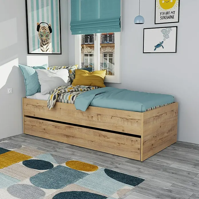 Muebles Pitarch Tibet Cama nido - L x An x Al: 97 x 202 x 54 cm, Roble - Sofá cama de madera clara con cajones de almacenaje, decorado con ropa de cama colorida en una habitación luminosa.