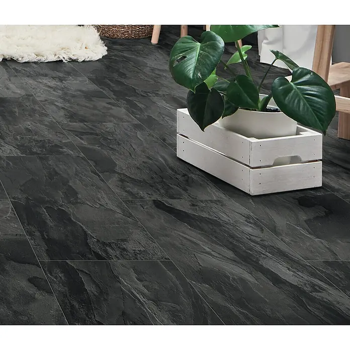 LOGOCLIC Aquaprotect Laminat - Pure, 638 x 330 x 8 mm - Dunkelgraue Bodenfliesen mit realistischer Schieferstruktur, die einen modernen und natürlichen Look schaffen.