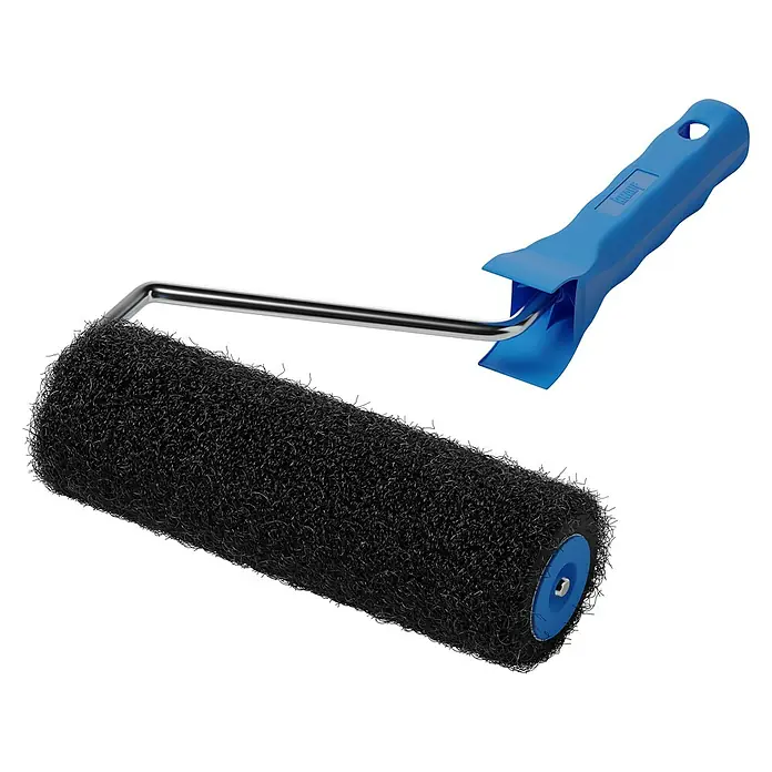 Knauf Spachtelwalze - 240 mm - Farbrolle mit blauem Griff, silbernem Metallrahmen und schwarzem Strukturbezug.