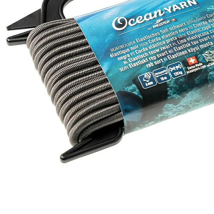 OceanYarn PP-Seil OCEANYARN - Länge: 10 m, Durchmesser: 6 mm, Belastbarkeit: 120 kg, Schwarz - Schwarzes elastisches Seil, 6mm x 10m, 120kg Tragkraft, auf schwarzem Haken mit blauem Ocean Yarn Etikett.