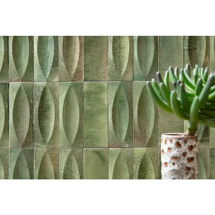 Wandfliese Stella Glossy - 7,5 x 20 cm, Giada, Glänzend - Strukturierte grüne rechteckige Wandfliesen mit einem gewellten, konvexen Muster.