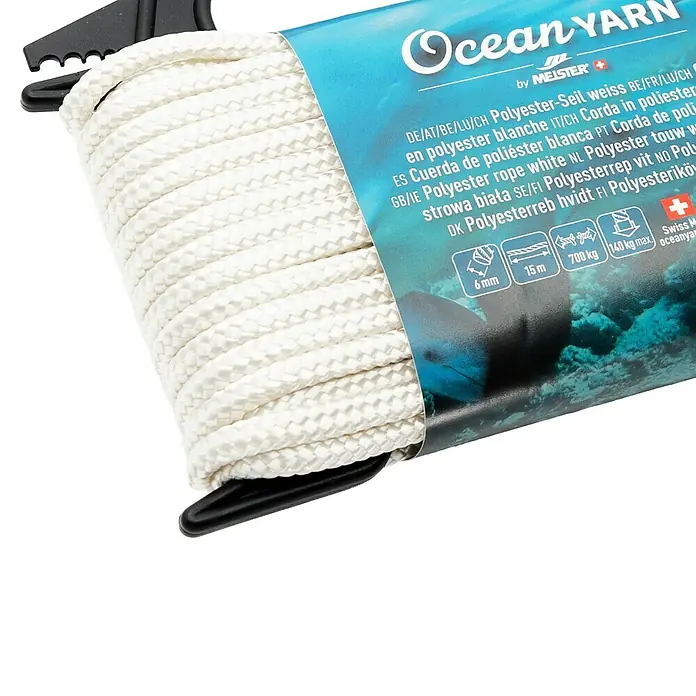 OceanYarn Polyester-Seil OCEANYARN - Länge: 15 m, Durchmesser: 6 mm, Belastbarkeit: 700 kg, Weiß - Weißes Polyesterseil, 6mm Durchmesser, 15m Länge, auf einem schwarzen Halter gewickelt.