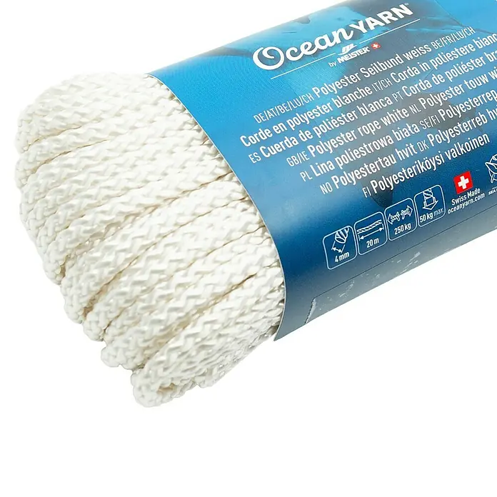 OceanYarn Polyester-Seil OCEANYARN - Länge: 20 m, Durchmesser: 4 mm, Belastbarkeit: 250 kg, Weiß - Gewickeltes weißes Polyesterseil mit blauem Etikett.