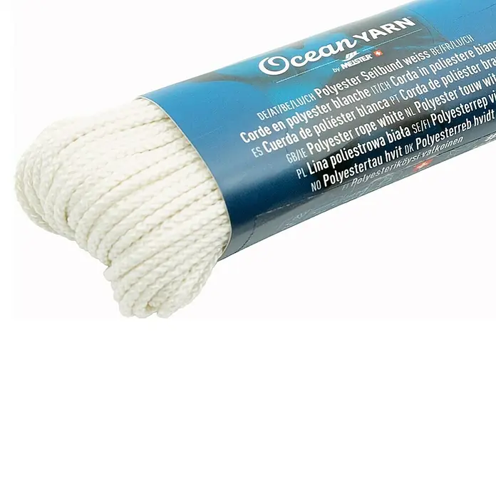 OceanYarn Polyester-Seil OCEANYARN - Länge: 20 m, Durchmesser: 2 mm, Weiß - Aufgewickeltes weißes Polyesterseil mit blauem Ocean Yarn Etikett.