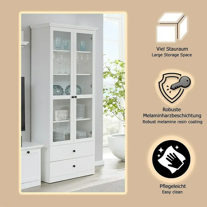 Trendteam Vitrine Baxxter - B x T x H: 81 x 41 x 196 cm, Weiß - Weißer Vitrinenschrank mit Glastüren und zwei Schubladen, gefüllt mit Geschirr und Gläsern, in hellem Raum.