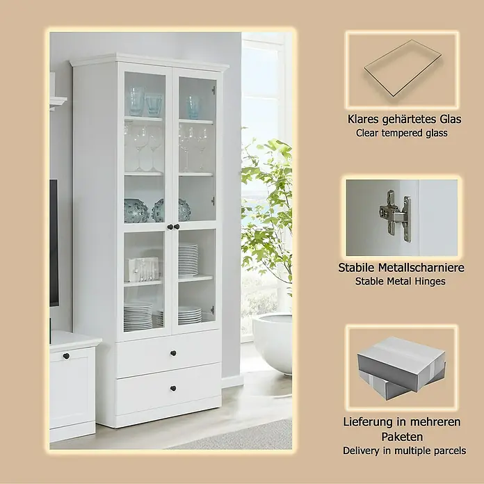 Trendteam Vitrine Baxxter - B x T x H: 81 x 41 x 196 cm, Weiß - Weißer Vitrinenschrank mit Glastüren und zwei Schubladen, der Geschirr und Gläser in einem Wohnzimmer zeigt.