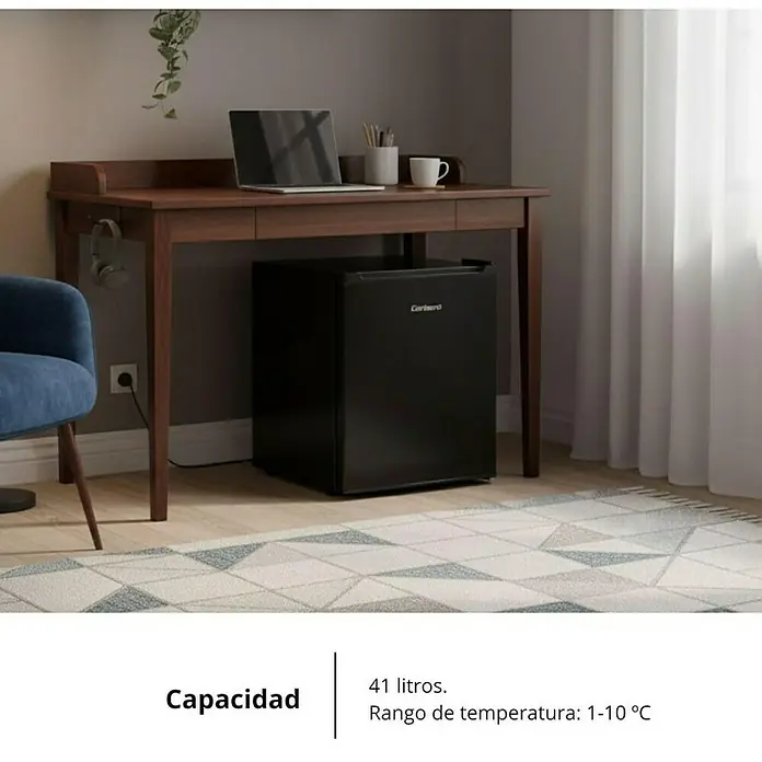 Corberó Frigorífico CFHMB41N - 47,5 x 44 x 51,5 cm, Negro - Mini-nevera negra compacta debajo de un escritorio de madera. 41 litros.