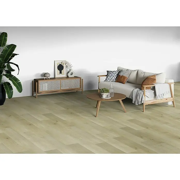 b!design Vinylboden SPC - Eiche Rothorn, Landhausdiele, 1.220 x 182 x 4,3 mm - Heller Holzplankeboden in einem hellen, modernen Wohnzimmer verlegt.