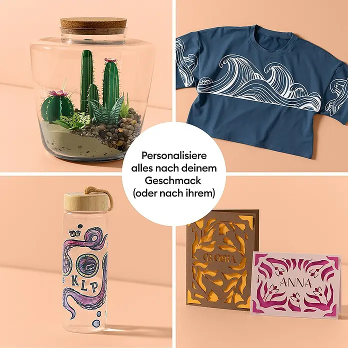 Cricut Schneideplotter-Set Explore 5 Essentials Bundle - Schnittbreite: 30,5 cm, Schnittlänge: 3,6 m - Collage personalisierter Artikel: Terrarium, Wellen-T-Shirt, Krakenflasche und lasergeschnittene Karten. Alle Artikel zeigen individuelle Designs.