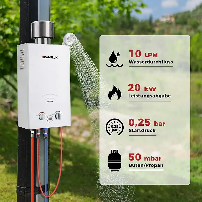 Camplux Durchlauferhitzer Outdoor Dusche BW-Serie - 10 l/min, 50 mbar, Weiß - Weißer tragbarer Gas-Durchlauferhitzer mit Duschkopf, der im Freien Wasser sprüht.