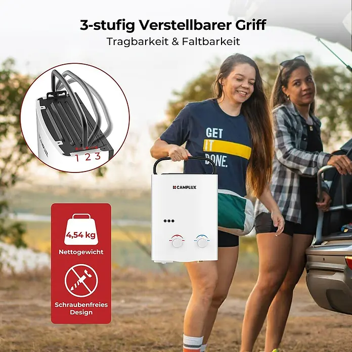 Camplux Durchlauferhitzer Outdoor Dusche AY-Serie - 5 l/min, 37 mbar, Weiß - Eine Frau hält einen weißen tragbaren Warmwasserbereiter mit schwarzen verstellbaren Griffen. Mit roten/blauen Reglern, leicht für den Außeneinsatz.