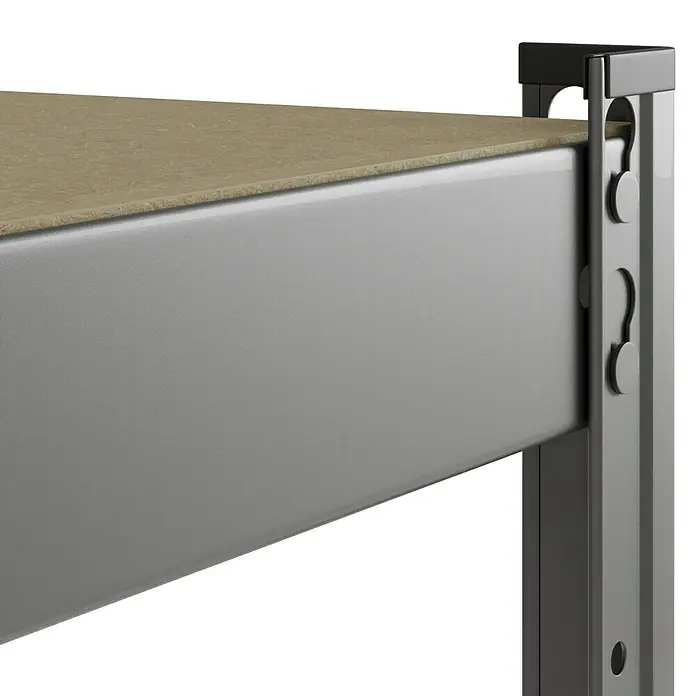 Regalux Metallregal - H x B x T: 180 x 93 x 40 cm, Traglast pro Boden: 175 kg, Anzahl Böden: 5 Stk., Stecken - Nahaufnahme eines hellen Holzregalbodens auf einem grauen Metallträger, der mit einem Ständer verbunden ist.