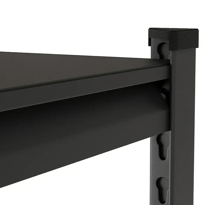Regalux Metallregal Style M - H x B x T: 175 x 120 x 45 cm, Traglast pro Boden: 150 kg, Anzahl Böden: 5 Stk., Stecken, Schwarz - Nahaufnahme eines schwarzen Metallregals, das ein Regalbrett zeigt, das mit einem Pfosten verbunden ist.