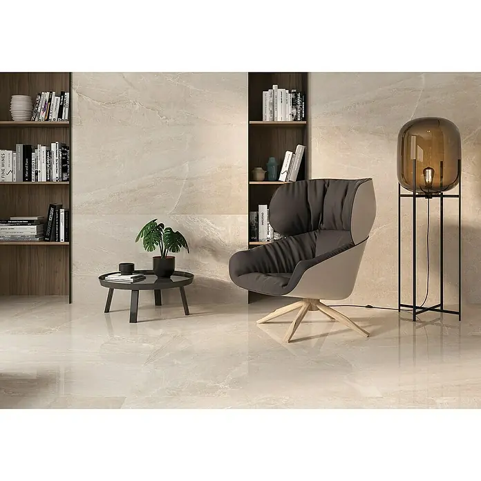 Halcón Pavimento porcelánico Tempo - 120 x 60 cm, Nature, Mate, Espesor: 9 mm - Azulejos de porcelana efecto mármol beige en suelo y pared de un espacio moderno.