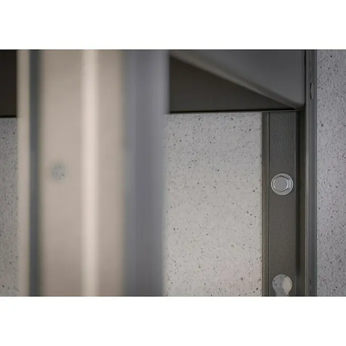 Regalux Getränkekistenregal - H x B x T: 133 x 70 x 32,5 cm, Traglast pro Boden: 50 kg, Anzahl Böden: 1 Stk., Stecken, Anthrazit - Nahaufnahme eines grauen Metallregalsystems mit Sechskantschraube, die eine dunkelgraue Halterung an einer gesprenkelten Wand befestigt.