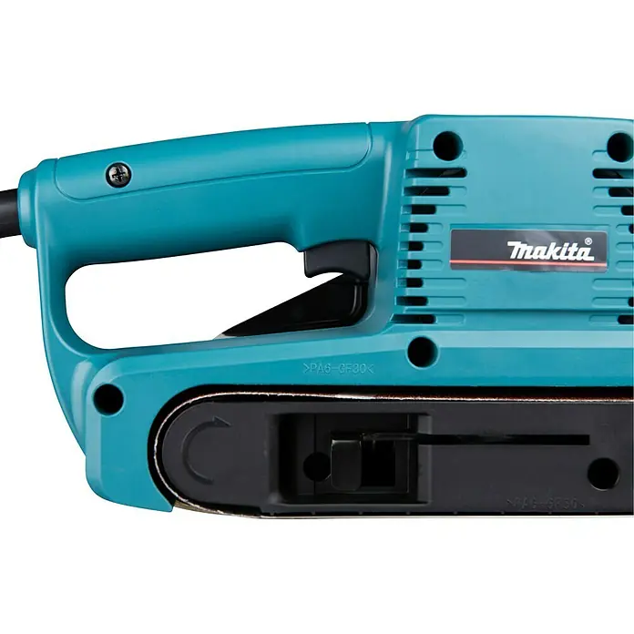 Makita Elektro-Bandschleifmaschine 9911J - 650 W - Türkiser Makita Bandschleifer mit Griff, Abzug und sichtbarem Schleifband.