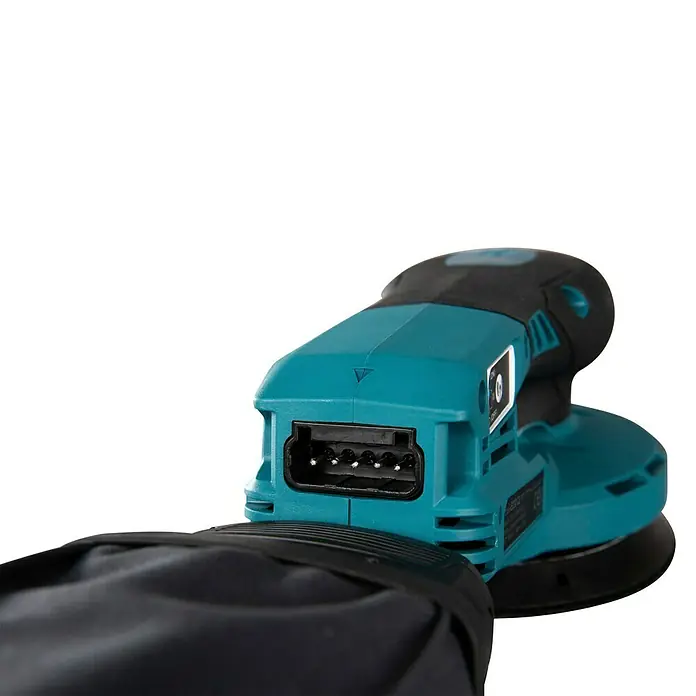 Makita XGT 40V max. Akku-Exzenterschleifer - 40 V, Ohne Akku, Durchmesser Schleifteller: 125 mm - Türkiser und schwarzer Exzenterschleifer mit angeschlossenem Staubsack und sichtbarem Stromanschluss.