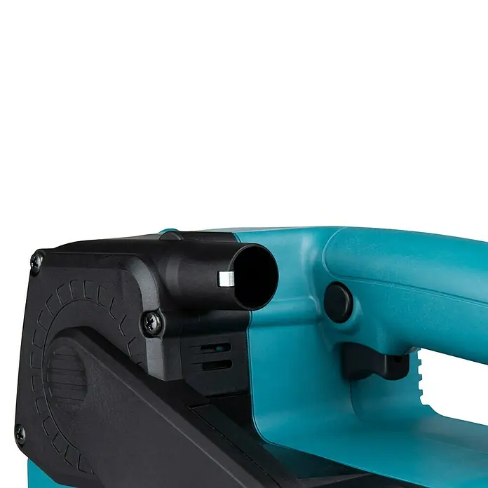 Makita Elektro-Bandschleifmaschine 9911J - 650 W - Nahaufnahme eines türkis-schwarzen Bandschleifers, der den Staubabsaugstutzen und einen Teil des ergonomischen Griffs zeigt.