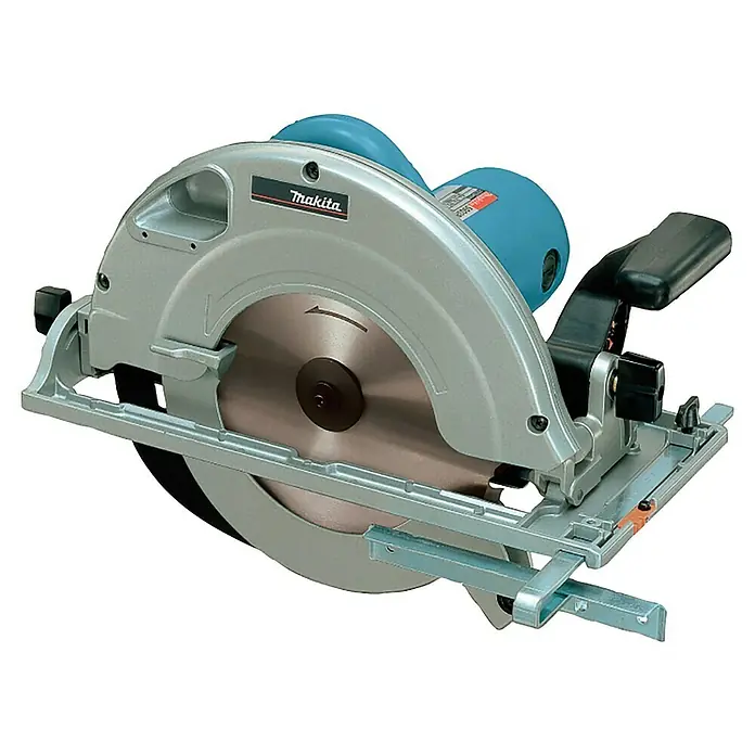 Makita Handkreissäge 5903R - 2.000 W, Durchmesser Sägeblatt: 235 mm - Silberne und blaue Makita Handkreissäge mit großem Sägeblatt, schwarzem Griff und Schutzvorrichtung.
