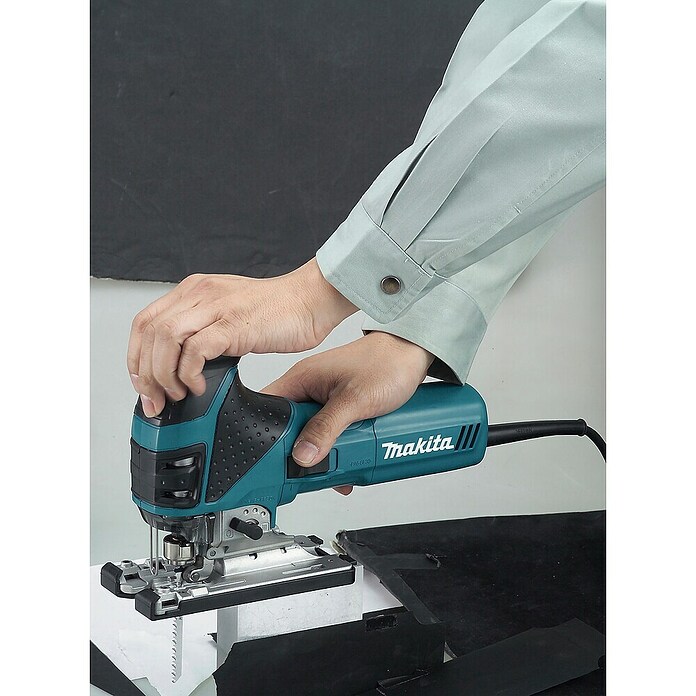 Makita Caladora (720 W, 800 - 2.800 carreras/min)