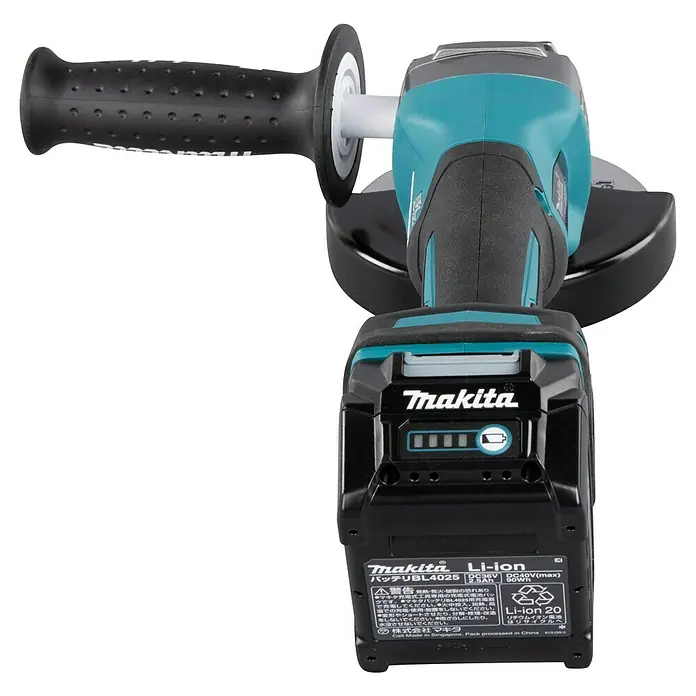 Makita XGT 40V max. Akku-Winkelschleifer GA016GM201 - 2 Akkus, 4 Ah, Leerlaufdrehzahl: 8.500 U/min - Türkis-schwarzer Makita Akku-Winkelschleifer mit schwarzem Seitenhandgriff und Li-Ion-Akkupack.