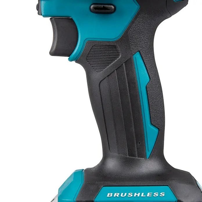 Makita LXT 18V Akku-Schlagschrauber DTD173Z - 18 V, Ohne Akku - Nahaufnahme des schwarzen und türkisfarbenen Griffs eines Elektrowerkzeugs mit sichtbarem Abzug und „BRUSHLESS“-Schriftzug.