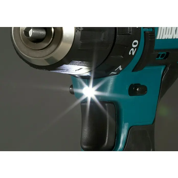 Makita CXT 12V max. Akku-Bohrschrauber DF333DZ - 12 V, Ohne Akku - Nahaufnahme eines türkis-schwarzen Akkuschraubers mit leuchtender integrierter LED-Lampe, die das Metallfutter und die Drehmomenteinstellungen hervorhebt.