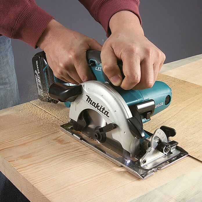 Makita Akku-Handkreissäge DSS501RTJ (18 V, 2 Akkus, 5 Ah, 0 U/min - 3.600 U/min, Sägeblatt: Ø 136 mm)