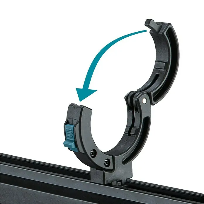 Makita LXT 18V Akku-Stableuchte DML818 - 18 V, Ohne Akku - Schwarze Klappschelle mit türkisfarbenem Verschluss auf einer Schiene. Ein blauer Pfeil zeigt die Schließbewegung.