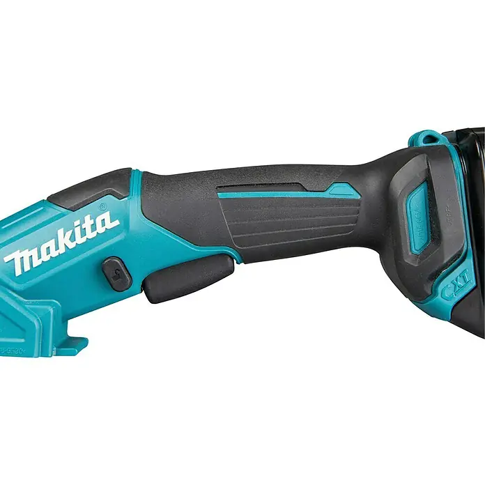 Makita CXT 12V max. Akku-Universalschere CP100DZ - 12 V, Ohne Akku, Schnitttiefe: Max. 6 mm - Nahaufnahme eines ergonomischen, türkis-schwarzen Makita-Werkzeuggriffs mit Markenlogo, Abzug, Verriegelungsknopf und CXT-Branding.