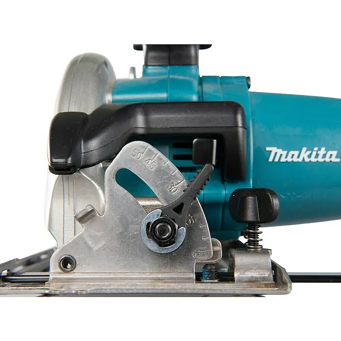 Makita LXT 18V Akku-Handkreissäge DSS501RTJ - 18 V, 2 Akkus, 5 Ah, 0 U/min - 3.600 U/min - Nahaufnahme einer türkisen Makita Kreissäge mit silbernem Blattschutz und verstellbarer Winkelskala (30, 45, 50 Grad).