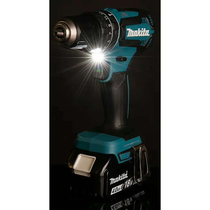 Makita LXT 18V Akku-Schlagschrauber DHP485Z - 18 V, Ohne Akku, 50 Nm - Türkise und schwarze Makita Akku-Bohrmaschine mit hellem LED-Licht vorne, zeigt 4.0Ah 18V Akku und bürstenlosen Motor.