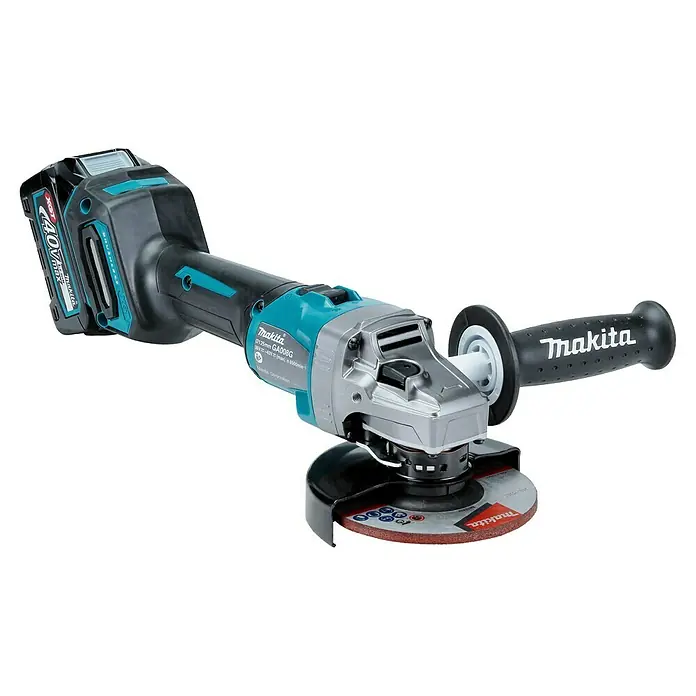 Makita XGT 40V max. Akku-Winkelschleifer GA008GM201 - 2 Akkus, 4 Ah, Durchmesser Scheibe: 125 mm - Makita 40V max XGT Akku-Winkelschleifer mit türkisen Akzenten, schwarzem Seitenhandgriff und Schleifscheibe für schwere Arbeiten.