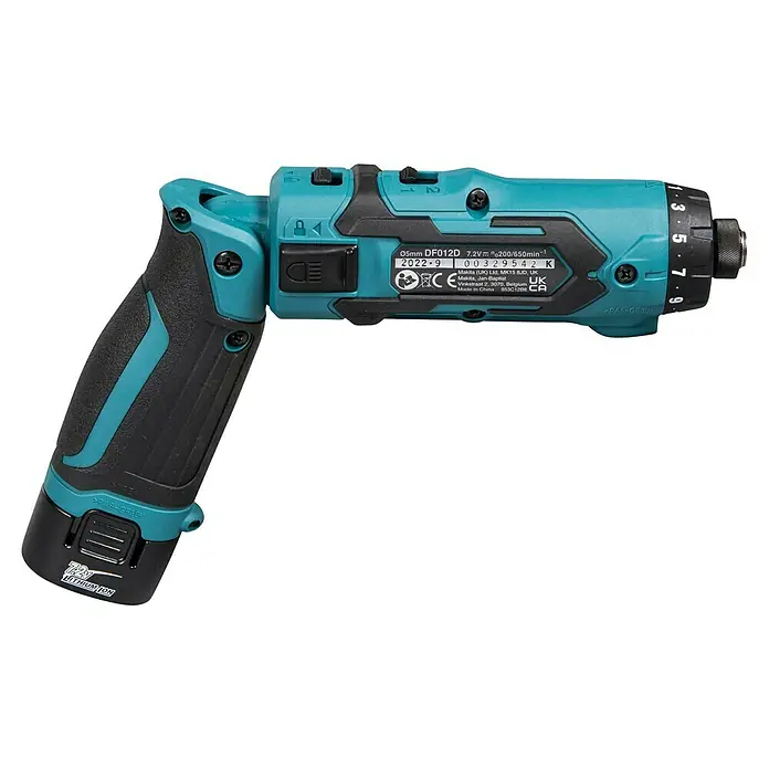 Makita Akkuschrauber DF012DSE - 7,2 V, 2 Akkus, 1,5 Ah - Türkis-schwarzer Makita 7.2V Akku-Schrauber mit verstellbarem Griff und Drehmomenteinstellungen.