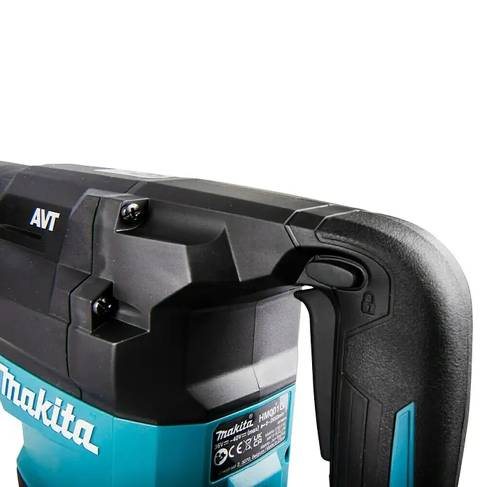 Makita XGT 40V max. Akku-Kombihammer HM001GZ02 - 40 V, Ohne Akku, 9,4 J - Nahaufnahme eines schwarz-türkisen Makita HM001G Akku-Bohrhammers mit Abzug und Produktetikett.
