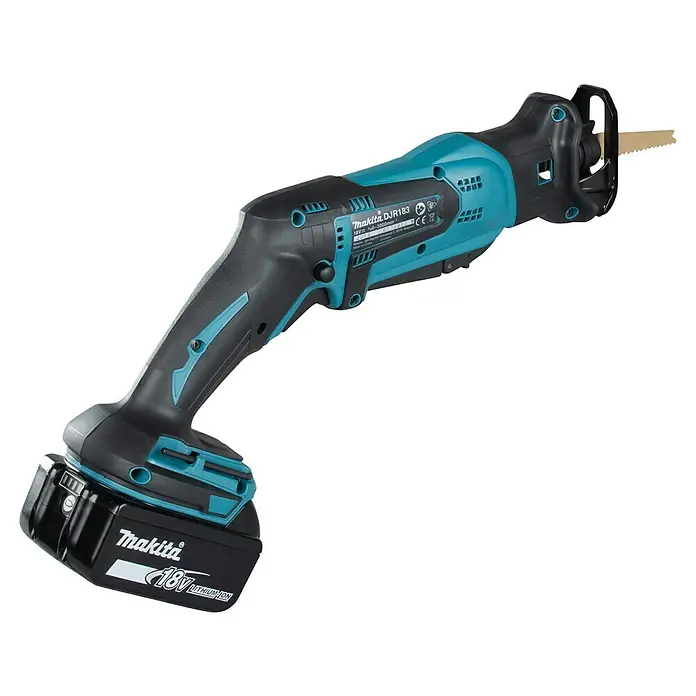 Makita LXT 18V Akku-Säbelsäge DJR183RT1J - 18 V, 1 Akku, 5 Ah, Leerlaufhubzahl: 0 /min - 3.000 /min - Eine schwarz-türkise Akku-Makita-Säbelsäge mit 18V Li-Ion Akku und eingesetzt Blatt.