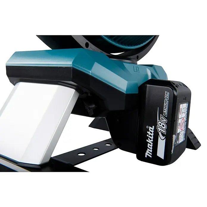 Makita LXT 18V Akku-Ventilator DCF301Z - 18 V, Ohne Akku - Nahaufnahme einer türkis-schwarzen Makita Arbeitsleuchte oder eines Ventilators mit angebrachtem schwarzem 18V Lithium-Ionen Akku.