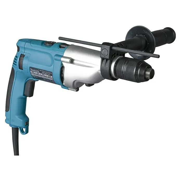 Makita Schlagbohrmaschine HP2071FJ - 1.100 W, Schnellspannbohrfutter - Eine türkis-silberne Makita HP2071F Schlagbohrmaschine mit schwarzem Zusatzgriff und Tiefenanschlag.