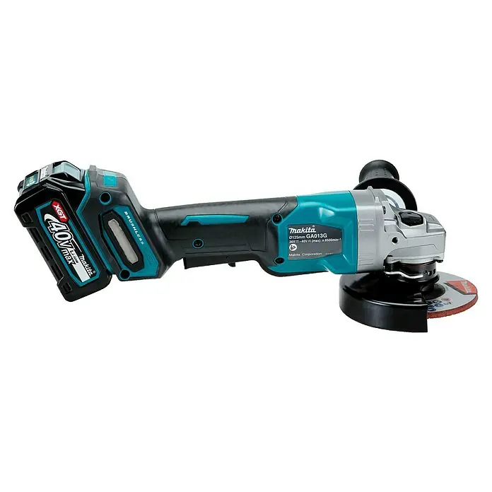 Makita XGT 40V max. Akku-Winkelschleifer GA013GM201 - 2 Akkus, 4 Ah, Leerlaufdrehzahl: 8.500 U/min - Makita GA013G 40V Akku-Winkelschleifer mit bürstenlosem Motor, 125mm Scheibe, in Türkis, Schwarz und Silber.