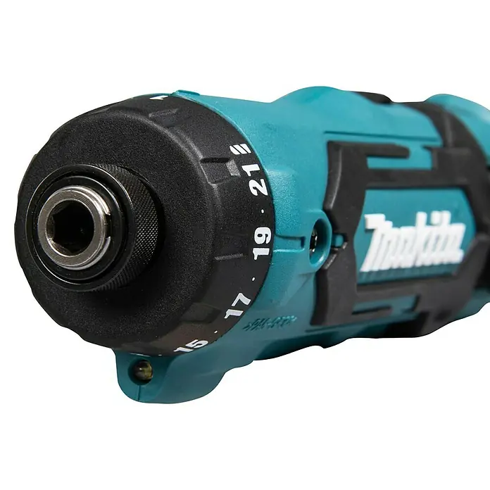 Makita Akkuschrauber DF012DSE - 7,2 V, 2 Akkus, 1,5 Ah - Türkis-schwarzer Makita-Schrauber mit Sechskantfutter und einstellbarem Drehmomentring (15-21, Bohrsymbol).