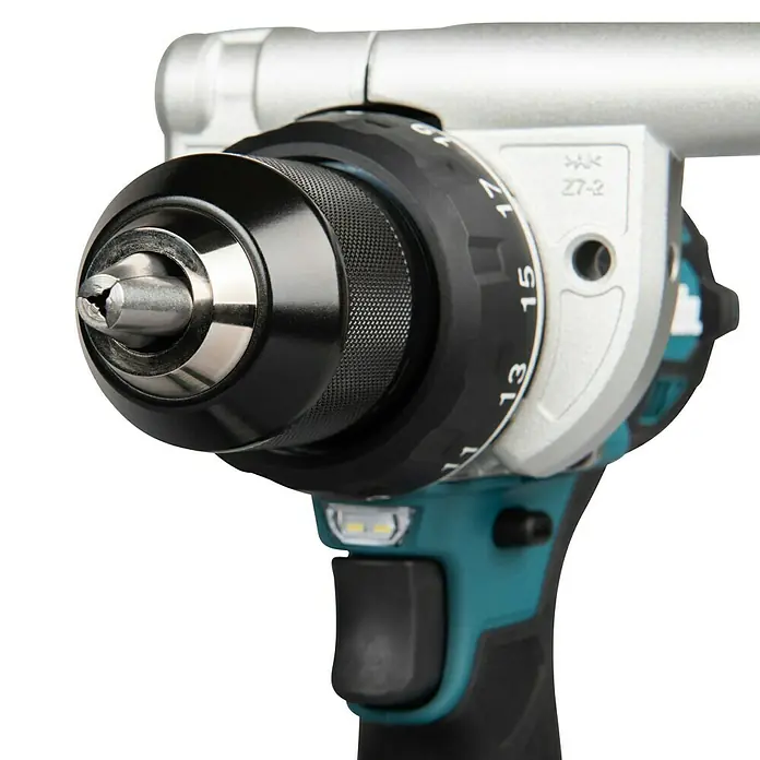Makita LXT 18V Akku-Bohrschrauber DDF492RTJ - 18 V, 2 Akkus, 130 Nm - Nahaufnahme eines silbernen, schwarzen und türkisen Akkubohrers mit Metallbohrfutter, strukturiertem Einstellring und integriertem LED-Licht.