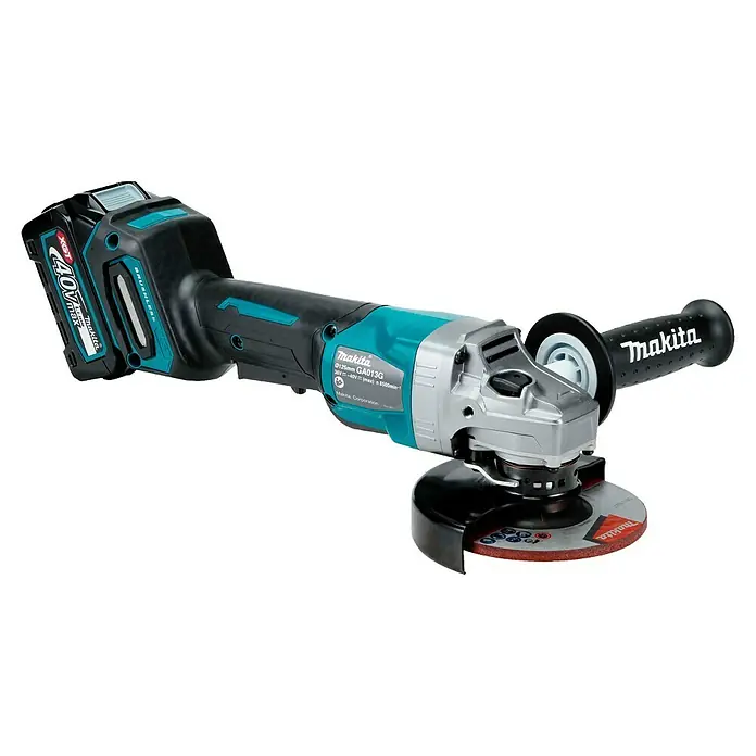 Makita XGT 40V max. Akku-Winkelschleifer GA013GM201 - 2 Akkus, 4 Ah, Leerlaufdrehzahl: 8.500 U/min - Makita GA013G 40V Max Akku-Winkelschleifer in Schwarz-Türkis mit silbernem Kopf und roter Trennscheibe.