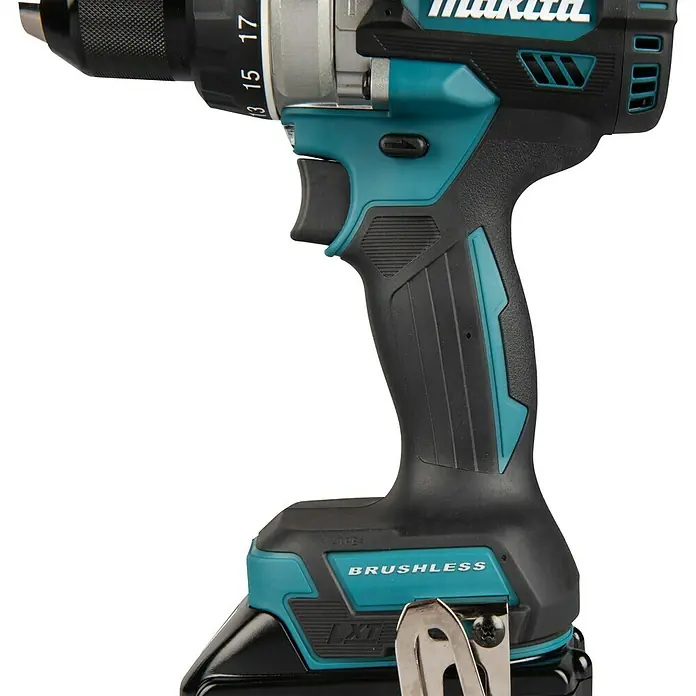 Makita LXT 18V Akku-Schlagbohrschrauber DHP492RTJ - 18 V, 2 Akkus, 5 Ah, 130 Nm - Makita Akku-Bohrschrauber in Schwarz und Türkis mit bürstenlosem Motor.