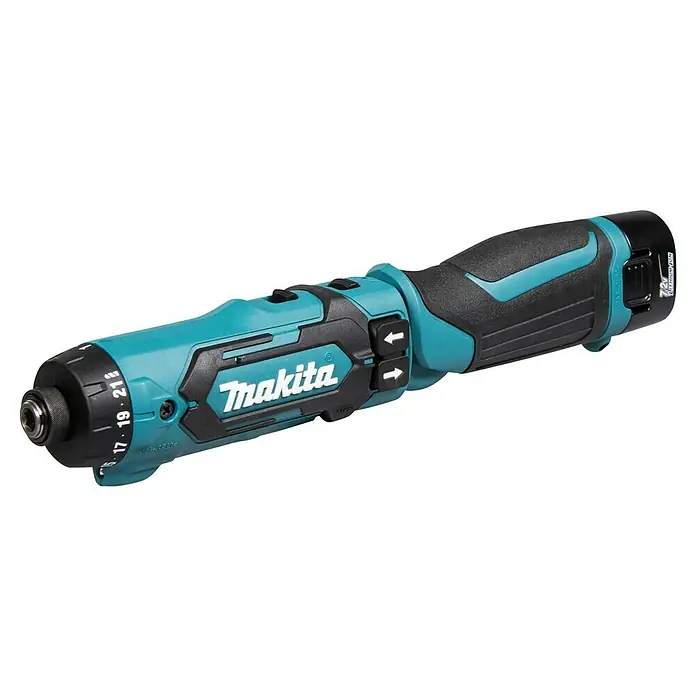 Makita Akkuschrauber DF012DSE - 7,2 V, 2 Akkus, 1,5 Ah - Makita Akku-Schrauber in Türkis und Schwarz mit ergonomischem Griff, einstellbaren Drehmomentstufen und Vor-/Rückwärtstasten. Mit 7,2V Lithium-Ionen-Akku.