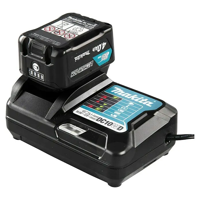 Makita CXT 12V max. Ladegerät DC10WD - Passend für: Makita Li-Ionen-Akkus 10,8 - 12 V - Schwarzes Makita DC10WD Ladegerät mit eingelegtem 10.8V-12V 4.0Ah Li-Ion Akku, zeigt Ladeanzeigen.