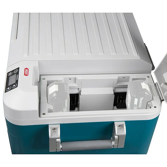 Makita Akku-Kühlbox zum Kühlen & Warmhalten CW002GZ01 - Ohne Akku, 50 l - Eine blau-weiße akkubetriebene Kühlbox mit zwei Makita 18V Akkus, die 18V und 40Vmax Systeme unterstützt.