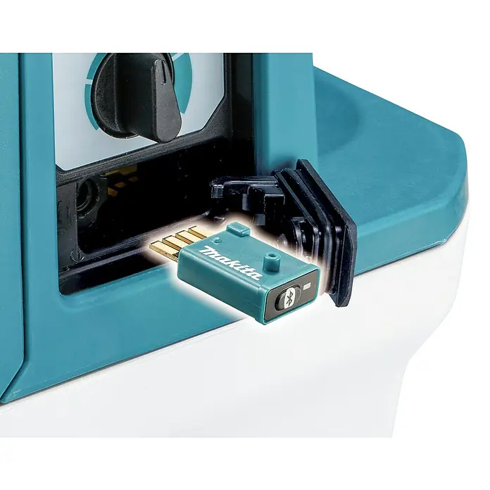 Makita XGT 40V max. Akku-Nass-Trockensauger VC013GLZ03 - 40 V, Ohne Akku, Behältervolumen: 7,5 l - Blauer Makita Bluetooth-Adapter mit Goldkontakten wird in passendes Gerät eingesetzt.